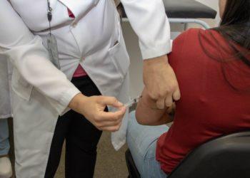 Unidades de saúde têm nova campanha de vacinação contra nova variante da covid-19