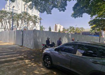 Reformas nas praças do Centro de Franca ficam atrasadas e causa problemas para comerciantes