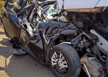Carro bate de frente com caminhão e mata uma pessoa no Buritizinho
