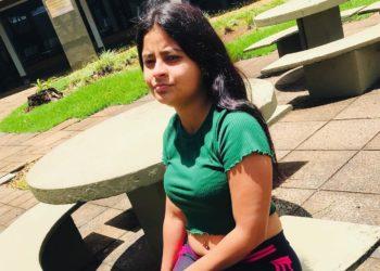 Jovem morta em acidente envolvendo galinha é sepultada em Franca