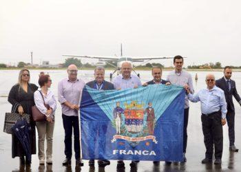 Voo de batismo acontece no aeroporto Tenente Lund Presotto e operações começam dia 16/12