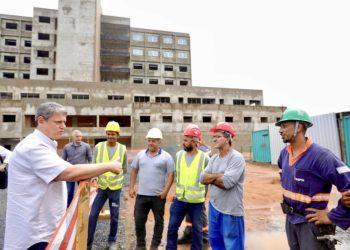 Autoridades estaduais fazem vistoria em obras do Hospital Regional de Franca