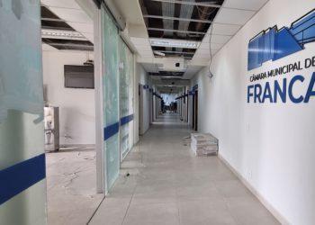 Câmara de Franca tenta reabrir para público em meio a votações polêmicas na pauta