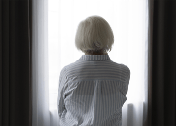 Médicos de hospital em SP tentam identificar indícios de Alzheimer a partir de exame de vista