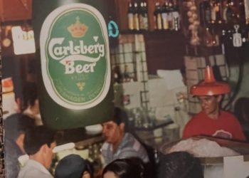 Bar na avenida Champagnat tem mais de 3 décadas de história e viraliza com centenas de fotos de famosos e comuns; veja vídeo