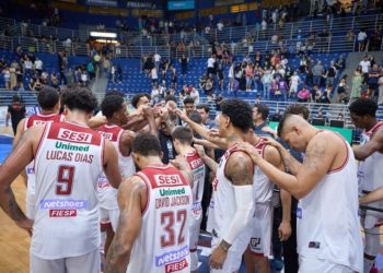 Flamengo consegue dominar o Sesi Franca Basquete e sai na frente na semifinal do NBB