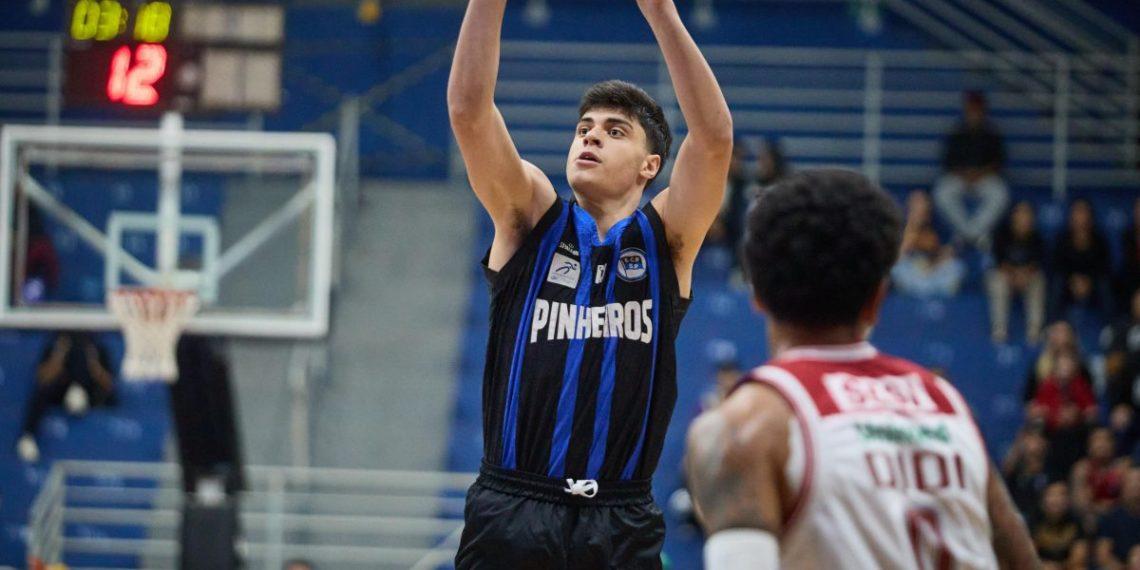 Pedro Pastre anotou quatro pontos para o Pinheiros contra o Sesi Franca, dois da vitória. Foto: Marcos Limonti/ SFB