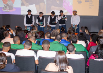 Adolescentes internados na Fundação participam de encontro literário com autores renomados no Museu da Língua Portuguesa