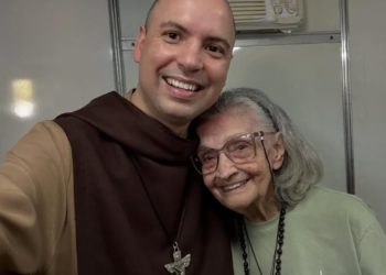 Frei Gilson arrasta multidão no Hallel 2025 em Franca.