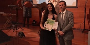 Aluna da Escola Vivenda é premiada em concurso literário nacional e internacional.