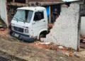 Caminhão desgovernado invade residência no Jardim São Luiz II em Franca