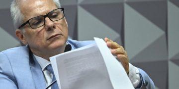 Ex-presidente do INSS é preso pela Polícia Federal em operação que investiga fraudes bilionárias em aposentadorias.
