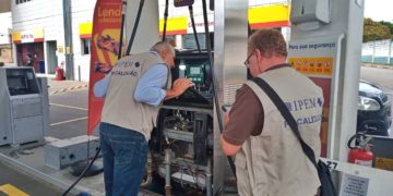Ipem-SP intensifica fiscalização em postos de combustíveis aos fins de semana até o fim do ano.