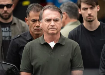 Bolsonaro é preso  pela Polícia Federal em Brasília.