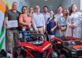 Pediatria da Santa Casa de Franca recebe doação de carrinhos elétricos para pacientes infantis.