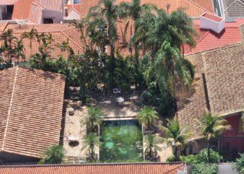 Piscina abandonada preocupa moradores no bairro São José e pode virar foco da dengue