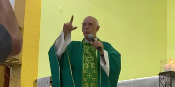 Padre Júlio Lancellotti suspende publicações nas redes sociais e transmissões de missas após decisão da Arquidiocese de São Paulo.