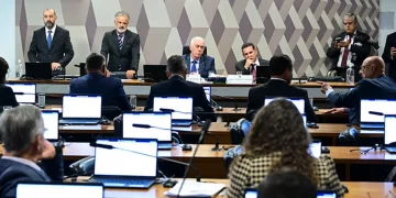 Senado aprova PEC do fim da escala 6×1