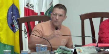 Escândalo em Mercês: vereador mostra maços de dinheiro e denuncia tentativa de corrupção.