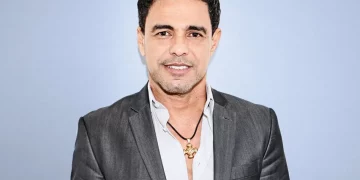 Zezé Di Camargo anuncia rompimento com o SBT em vídeo nas redes sociais.