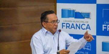 Polêmica na Praça Barão: Vereador exige a volta dos bancos e cobra explicações do prefeito