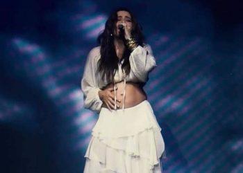 Lauana Prado anuncia gravidez durante show no Rio de Janeiro