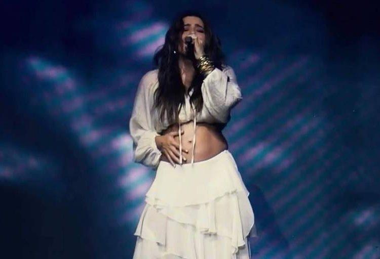 Lauana Prado anuncia gravidez durante show no Rio de Janeiro