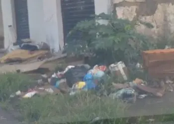 Moradora denuncia abandono e acúmulo de lixo no Jardim Petraglia, em Franca