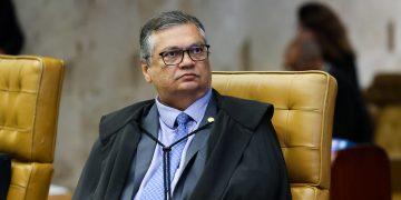 Dino barra dinheiro público para entidades ligadas a parentes de parlamentares