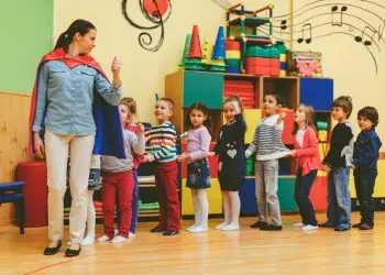 Denúncia relata demissões em massa de pedagogos e possível substituição por auxiliares em creches conveniadas de Franca