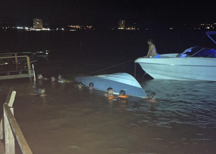 Colisão de lancha com píer termina com seis mortos e nove feridos em Rifaina.