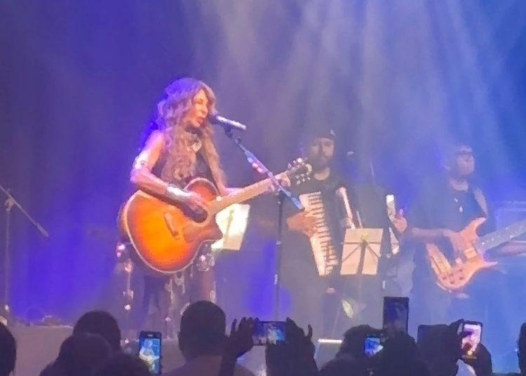 Elba Ramalho leva multidão ao Sesc Franca.