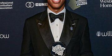 Francano Estevão é eleito melhor jogador jovem no London Football Awards 2026