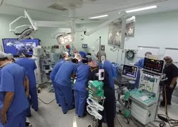 Terceira cirurgia de separação das gêmeas siamesas Heloísa e Helena termina no HC de Ribeirão Preto