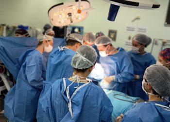 HC de Ribeirão realizou quarta cirurgia preparatória para separação de gêmeas siamesas unidas pela cabeça