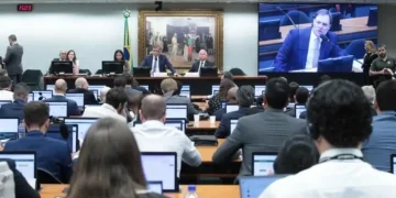 Fim da escala 6×1 avança na Câmara e entra em nova fase de discussão