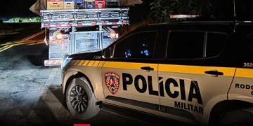 Polícia apreende mais de 12 mil garrafas de cerveja falsificada na MG-050, em Passos