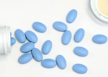 Homem morre após passar mal em motel no interior de MG; uso de medicamento e álcool é investigado