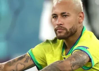 Neymar preocupa Seleção Brasileira após edema na panturrilha às vésperas da Copa do Mundo