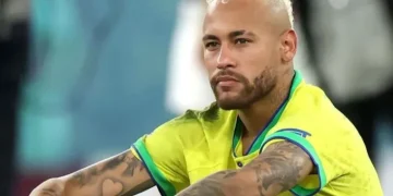 Neymar preocupa Seleção Brasileira após edema na panturrilha às vésperas da Copa do Mundo