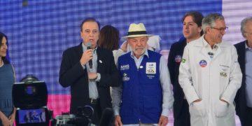 Lula anuncia nova tabela para tratamento do câncer no SUS e rede de telecirurgia robótica durante visita ao Hospital de Amor