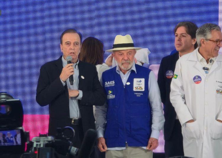 Lula anuncia nova tabela para tratamento do câncer no SUS e rede de telecirurgia robótica durante visita ao Hospital de Amor