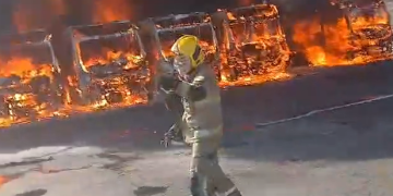 INCÊNDIO DESTRÓI 27 ÔNIBUS E CAUSA PREJUÍZO MILIONÁRIO EM BELO HORIZONTE