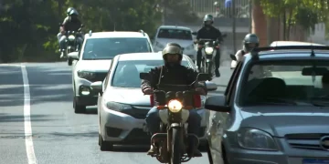 Celular ao volante lidera infrações em Franca; cidade registra mais de 22 mil multas em apenas quatro meses