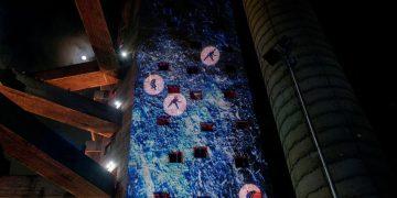 Espetáculo gratuito de dança vertical transforma fachada do Sesc Franca em rio