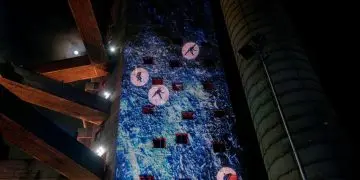 Espetáculo gratuito de dança vertical transforma fachada do Sesc Franca em rio