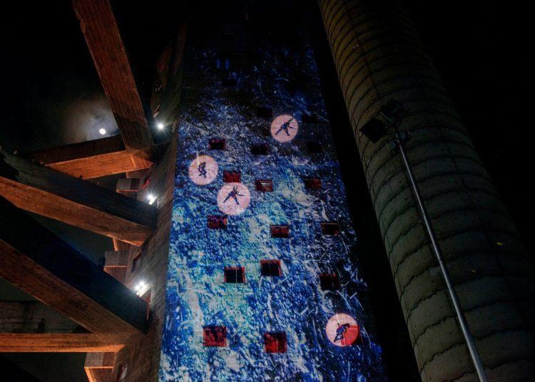 Espetáculo gratuito de dança vertical transforma fachada do Sesc Franca em rio