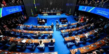 O Plenário aprovou nesta terça-feira (30), em regime de urgência, o projeto de lei que permite o uso de spray de pimenta para mulheres