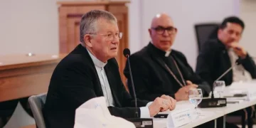CNBB rebate Flávio Bolsonaro após acusação sobre fake news envolvendo Nossa Senhora Aparecida