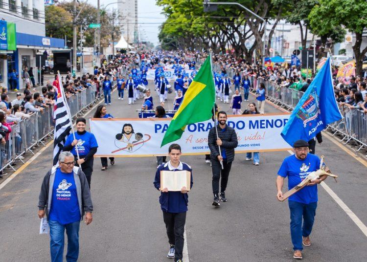 Desfile de 7 de Setembro reúne público e mais de 40 instituições em Franca
